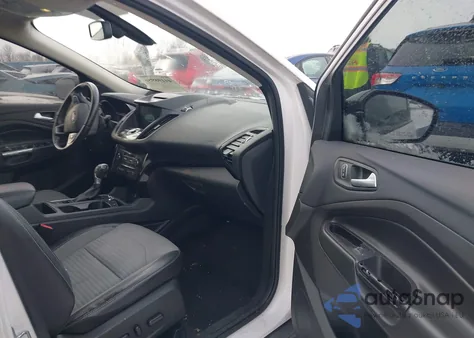 2017 Ford Escape Titanium z USA, uszkodzony, nr VIN 1FMCU0J94HUE53262